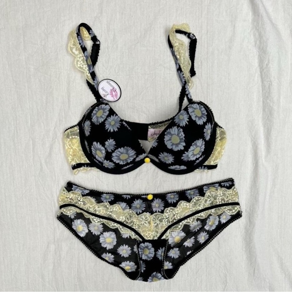 Jezebel Floral Lace Bra Set